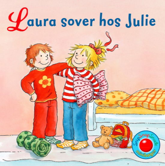 Cover for Liane Schneider · Snip Snap Snude: Snip Snap Snude: Laura sover hos Julie - KOLLI á 12 stk. - pris pr. stk. ca. kr. 14,95 (Paperback Book) [1th edição] (2017)