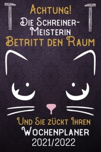 Cover for Lustige Beruf Spruche Woche Publishing · Achtung! Die Schreiner-Meisterin betritt den Raum und Sie zuckt Ihren Wochenplaner 2021 - 2022: DIN A5 Kalender / Terminplaner / Wochenplaner 2021 / 2022 18 Monate: Juli 2021 bis Dezember 2022 - Jede Woche auf 2 Seiten (Paperback Book) (2021)