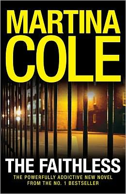 The Faithless: A dark thriller of intrigue and murder - Martina Cole - Kirjat - Headline Publishing Group - 9780755375554 - torstai 10. toukokuuta 2012