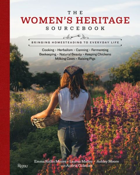 The Women's Heritage Sourcebook - Ashley Moore - Książki - Rizzoli International Publications - 9781599621555 - 24 marca 2020