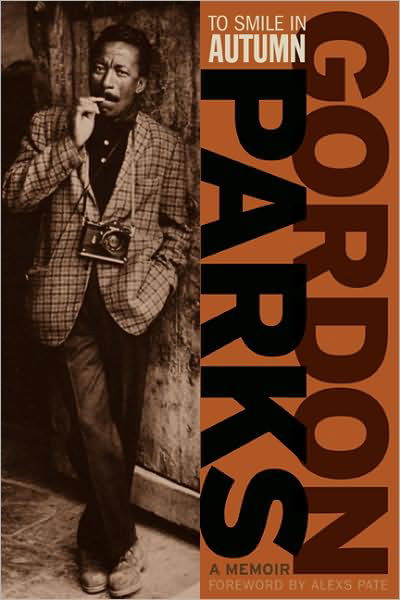 Cover for Gordon Parks · To Smile in Autumn: a Memoir (Paperback Book) (2009)