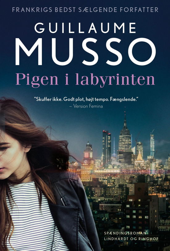 Cover for Guillaume Musso · Pigen i labyrinten (Sewn Spine Book) [1st edition] (2021)