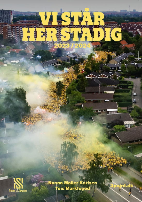 Vi står her stadig: Vi står her stadig 2023/2024 - Nanna Møller Karlsen - Livros - Helmin & Sorgenfri - 9788794190558 - 22 de julho de 2024