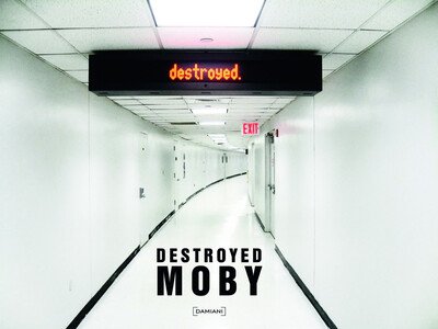 Cover for Moby · Moby: Destroyed. Ediz. Multilingue. Con CD Audio (Book)