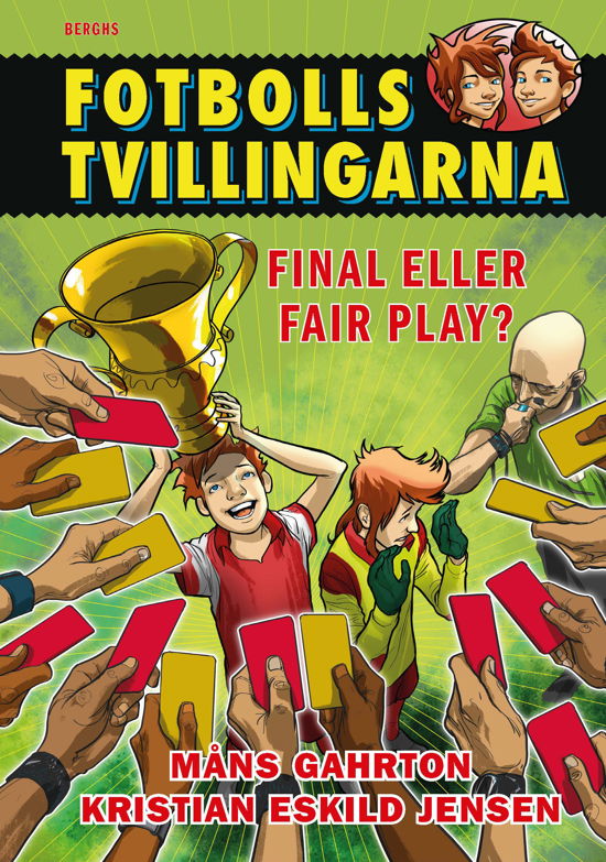 Fotbollstvillingarna 10: Final eller fair play? - Måns Gahrton - Livros - Berghs - 9789150225563 - 6 de março de 2024