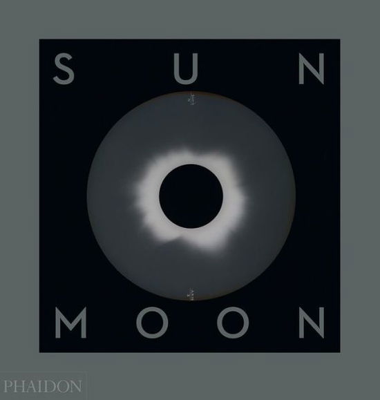 Cover for Mark Holborn · Sun and Moon: A Story of Astronomy, Photography and Cartography (Hardcover Book) (2019)