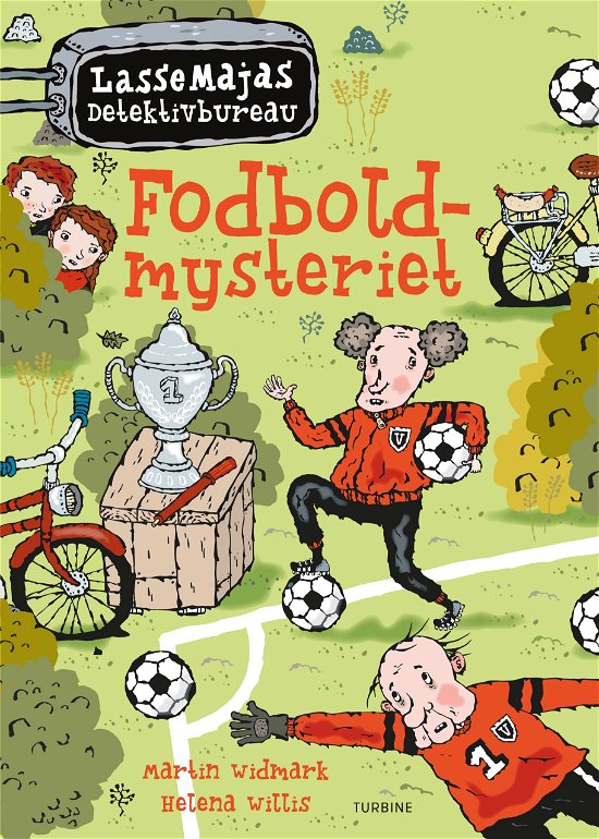 Cover for Martin Widmark · LasseMajas detektivbureau: Fodboldmysteriet – LasseMajas detektivbureau (Hardcover bog) [1. udgave] (2018)