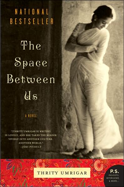 Cover for Thrity Umrigar · The Space Between Us: A Novel (Paperback Book) [1st edition] (2007)