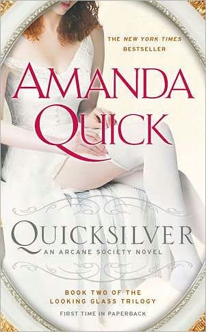Cover for Amanda Quick · Quicksilver: Book Two of the Looking Glass Trilogy (An Arcane Society Novel) (Paperback Bog) [Reprint edition] (2012)