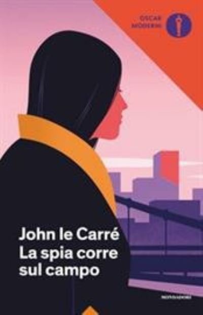 Cover for John Le Carre · La spia corre sul campo (Taschenbuch) (2021)