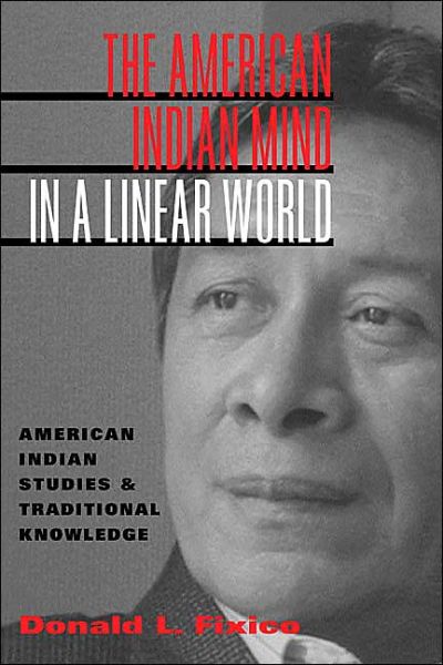 The American Indian Mind in a Linear World: American Indian Studies and Traditional Knowledge - Donald L. Fixico - Książki - Taylor & Francis Ltd - 9780415944571 - 18 czerwca 2003