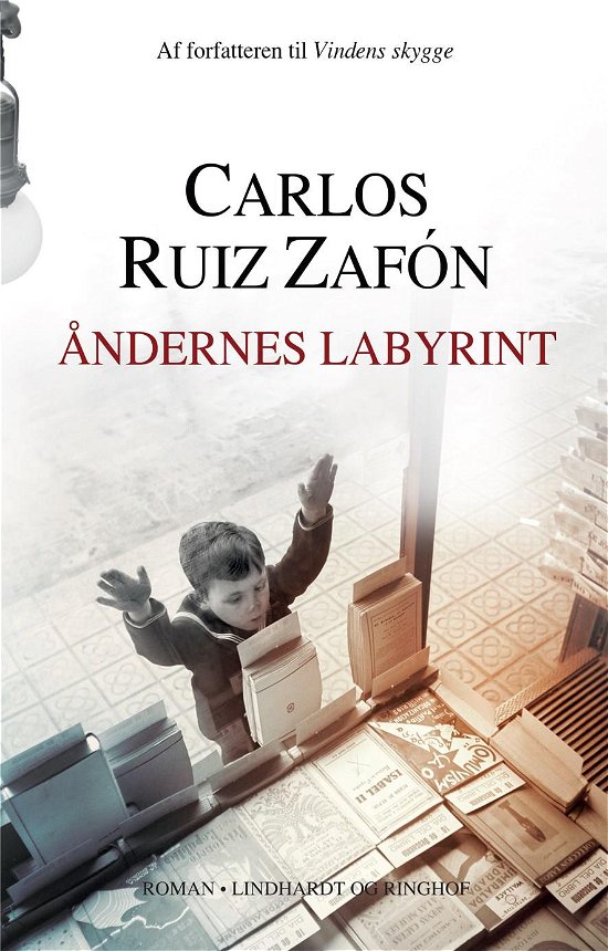 Cover for Carlos Ruiz Zafón · De glemte bøgers kirkegård: Åndernes labyrint (Bound Book) [1st edition] (2018)