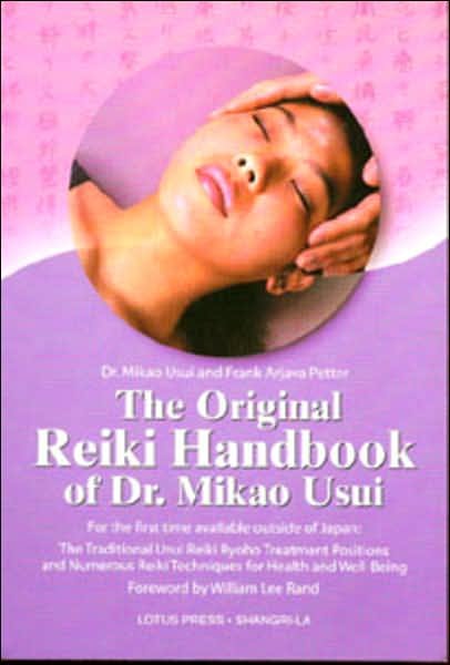 The Original Reiki Handbook of Dr. Mikao Usui: The Traditional Usui Reiki Ryoho Treatment Positions and Numerous Reiki Techniques for Health and Well-being - Mikao Usui - Kirjat - Lotus Press - 9780914955573 - sunnuntai 3. tammikuuta 1999