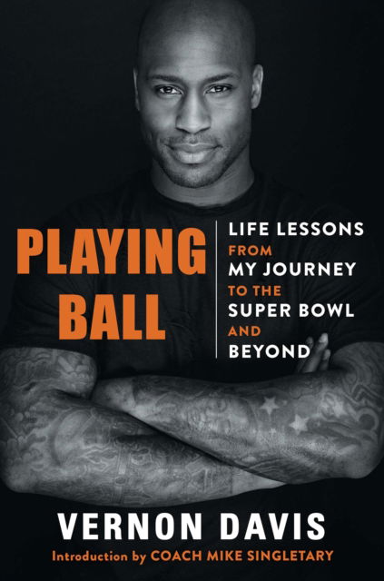 Playing Ball: Life Lessons from My Journey to the Super Bowl and Beyond - Vernon Davis - Bøger - Kensington Publishing - 9781496746573 - 20. august 2024
