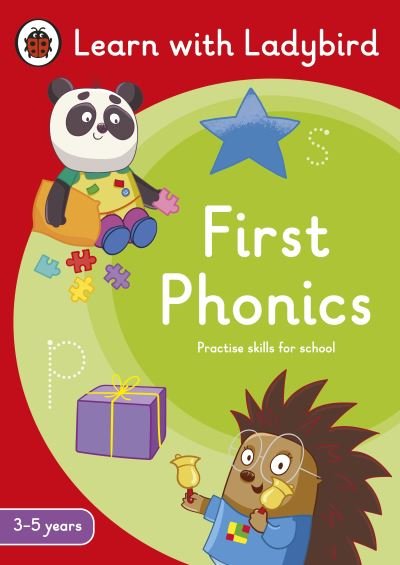 First Phonics: A Learn with Ladybird Activity Book (3-5 years): Ideal for home learning (EYFS) - Learn with Ladybird - Ladybird - Livros - Penguin Random House Children's UK - 9780241575574 - 18 de maio de 2023