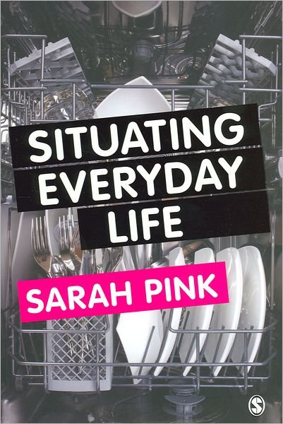 Situating Everyday Life: Practices and Places - Sarah Pink - Livros - Sage Publications Ltd - 9780857020574 - 20 de abril de 2012