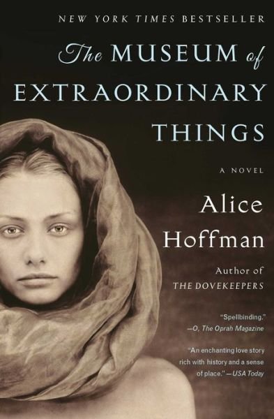 Cover for Alice Hoffman · The Museum of Extraordinary Things: A Novel (Paperback Bog) (2014)