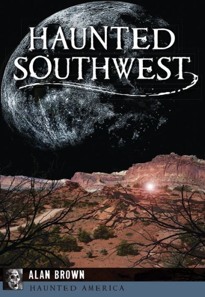 Haunted Southwest - Alan Brown - Książki - Arcadia Publishing - 9781467137577 - 19 września 2016