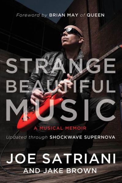 Strange Beautiful Music: A Musical Memoir - Joe Satriani - Livros - BenBella Books - 9781941631577 - 7 de novembro de 2017