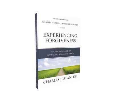 Cover for Charles F. Stanley · Experiencing Forgiveness: Enjoy the Peace of Giving and Receiving Grace - Charles F. Stanley Bible Study Series (Paperback Book) (2019)