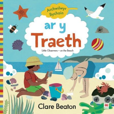 Cover for Clare Beaton · Archwilwyr Bychain: Ar y Traeth / On the Beach (Hardcover Book) [Bilingual edition] (2021)