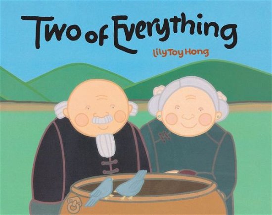 Cover for Lily Hong · Two of Everything (Paperback Book) (2017)