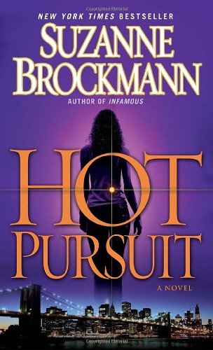 Cover for Suzanne Brockmann · Hot Pursuit (Paperback Book) [Reprint edition] (2011)