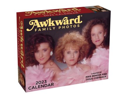 Awkward Family Photos 2023 Day-to-Day Calendar - Mike Bender - Merchandise - Andrews McMeel Publishing - 9781524873585 - 6 september 2022