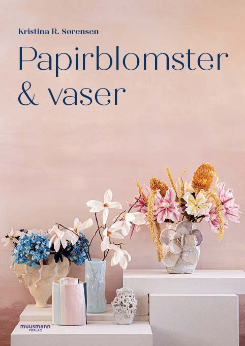 Papirblomster & vaser - Kristina R. Sørensen - Kirjat - Muusmann Forlag - 9788794360586 - perjantai 22. syyskuuta 2023