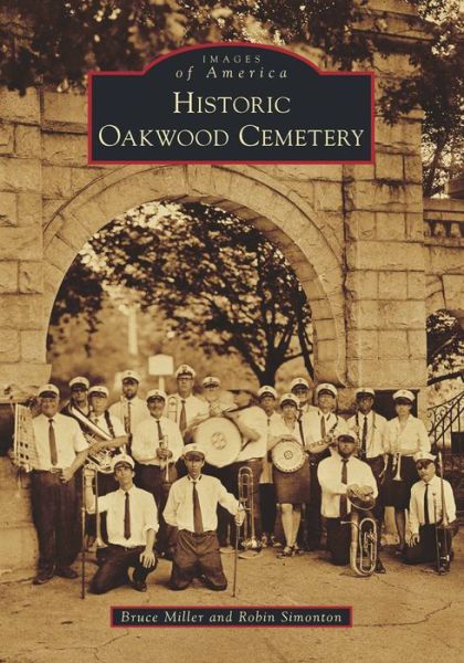 Historic Oakwood Cemetery - Bruce Miller - Books - Arcadia Publishing - 9781467126588 - August 7, 2017