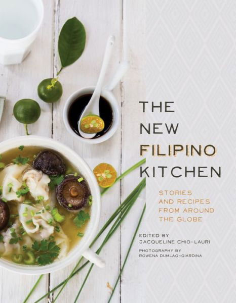 The New Filipino Kitchen: Stories and Recipes from around the Globe - Jacqueline Chio-Lauri - Książki - Surrey Books,U.S. - 9781572842588 - 1 listopada 2018