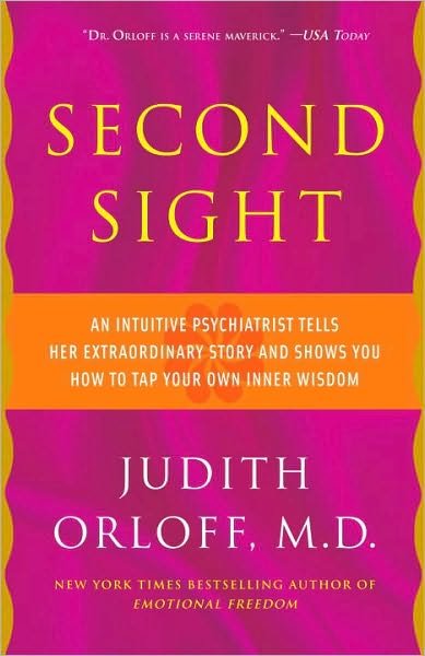 Second Sight: An Intuitive Psychiatrist Tells Her Extraordinary Story and Shows You How To Tap Your Own Inner Wisdom - Judith Orloff - Livros - Random House USA Inc - 9780307587589 - 2 de março de 2010