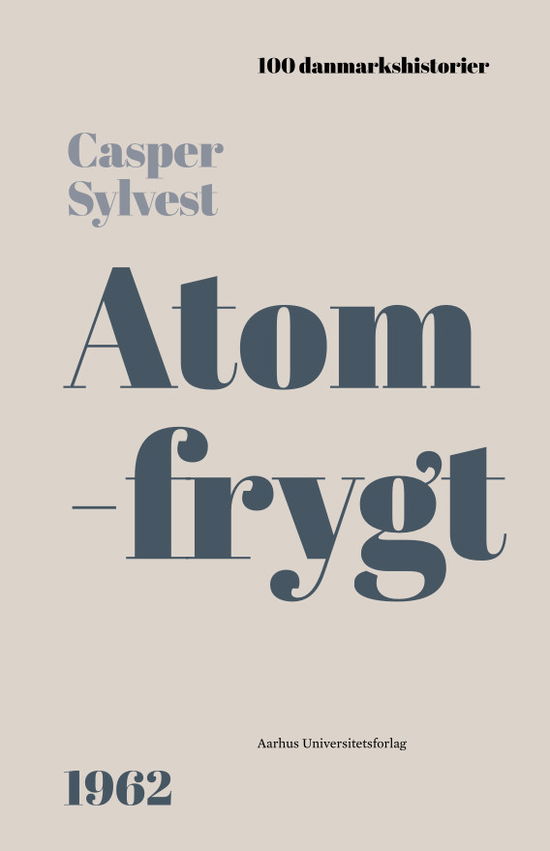 100 Danmarkshistorier: Atomfrygt - Casper Sylvest - Bøger - Aarhus Universitetsforlag - 9788772196589 - 13. januar 2022