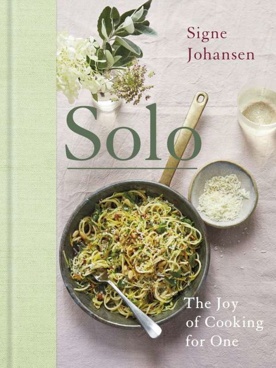 Cover for Signe Johansen · Solo: The Joy of Cooking for One (Hardcover Book) (2018)