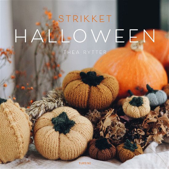 Strikket halloween - Thea Rytter - Böcker - Turbine - 9788740673593 - 27 augusti 2021