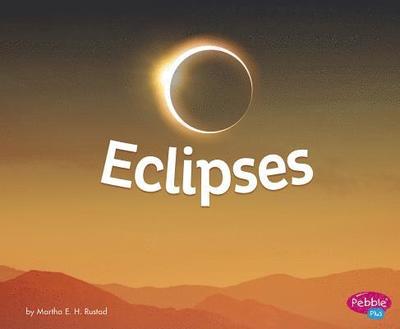 Eclipses - Martha E. H. Rustad - Livres - Capstone - 9781515767596 - 1 août 2017