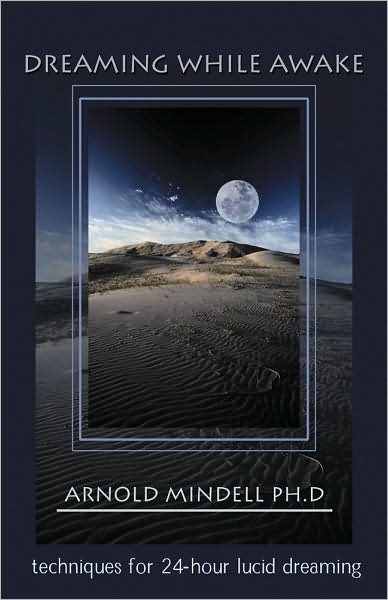 Dreaming While Awake: Techniques for 24-Hour Lucid Dreaming - Arnold Mindell - Livros - Hampton Roads Publishing Co - 9781571743596 - 21 de janeiro de 2003