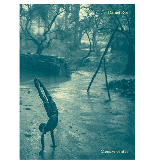 Cover for Daniel Rye · Mens vi venter (Inbunden Bok) (2019)