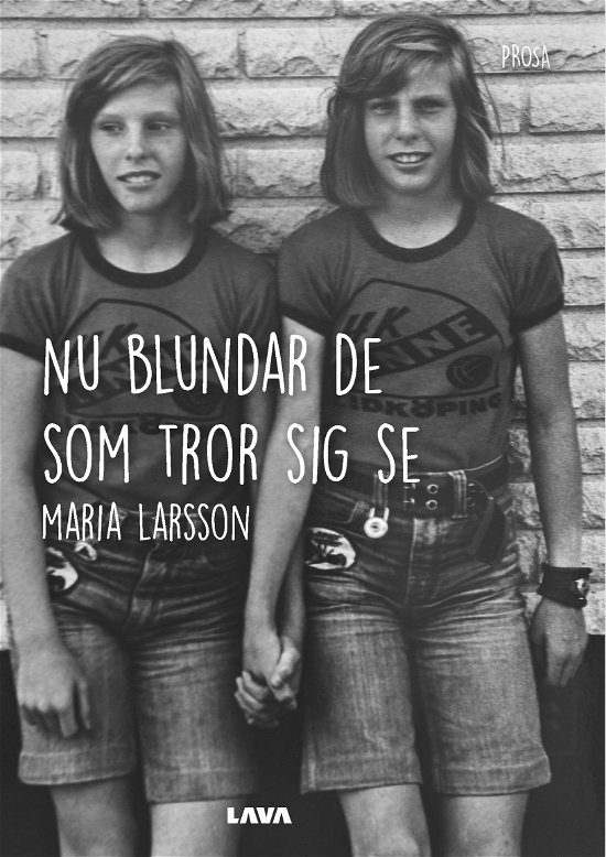 Nu blundar de som tror sig se - Maria Larsson - Kirjat - Lava Förlag - 9789189778597 - keskiviikko 25. lokakuuta 2023