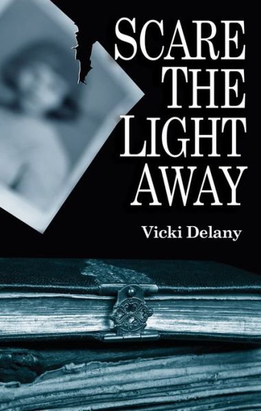 Cover for Vicki Delany · Scare the Light Away [LARGE TYPE EDITION] (Paperback Book) [Largeprint edition] (2005)