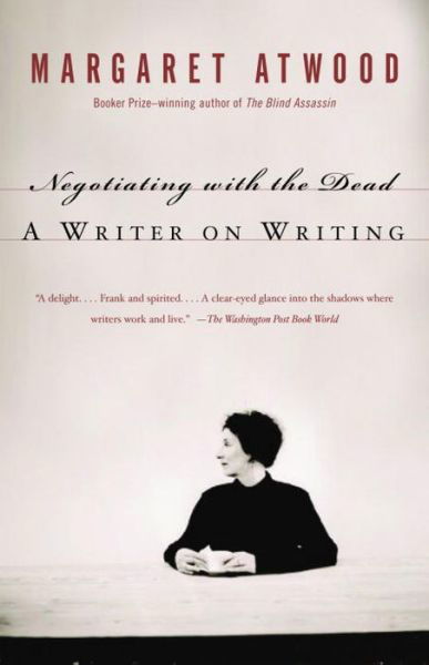 Negotiating with the Dead - Margaret Atwood - Bøger - Knopf Doubleday Publishing Group - 9781400032600 - 9. september 2003