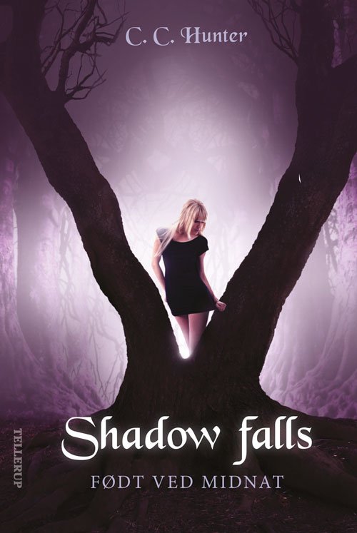 Cover for C. C. Hunter · Shadow falls: Shadow falls #1: Født ved midnat (Hæftet bog) [1. udgave] (2011)