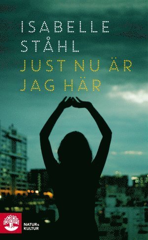 Cover for Isabell Ståhl · Just nu är jag här (Taschenbuch) (2018)