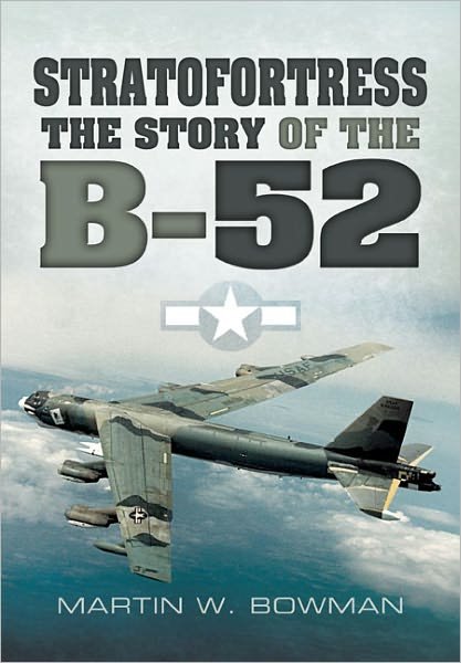 Stratofortress: The Story of the B-52 - Martin Bowman - Libros - Pen & Sword Books Ltd - 9781848848603 - 1 de septiembre de 2012