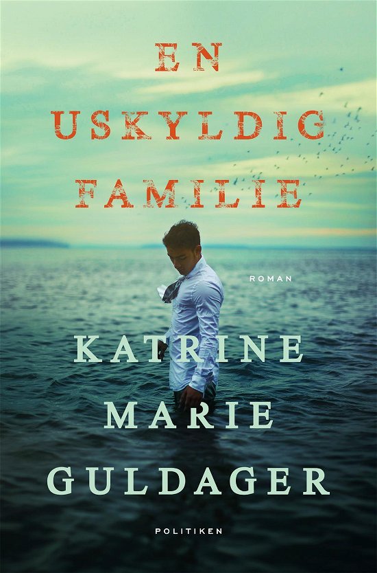 Cover for Katrine Marie Guldager · En uskyldig familie (Sewn Spine Book) [1. Painos] (2017)