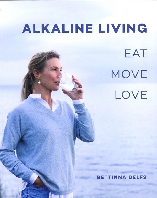 Alkaline Living - Bettinna Delfs - Bøger - Bettinna Delfs Press - 9788797402603 - 14. juni 2022