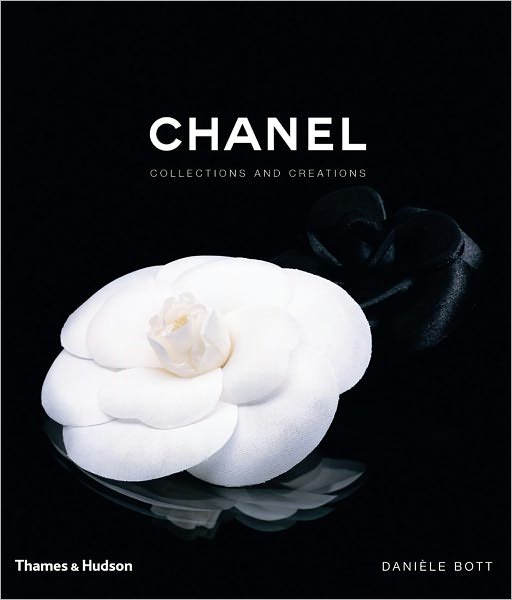 Chanel: Collections and Creations - Daniele Bott - Boeken - Thames & Hudson Ltd - 9780500513606 - 23 juli 2007