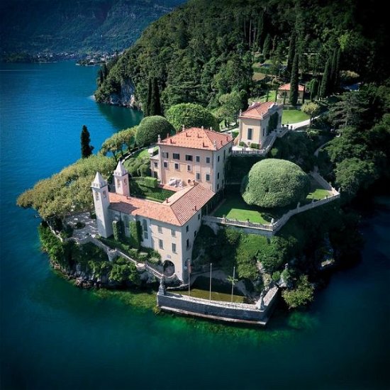 Incredible Italian Beauties - FAI â€“ Fondo Ambiente Italiano - Kirjat - Skira - 9788857242606 - torstai 27. kesäkuuta 2024
