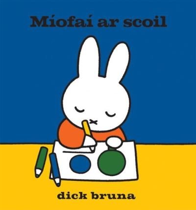 Miofai ar scoil - Miofai / Miffy in Irish - Dick Bruna - Books - Dalen (Llyfrau) Cyf - 9781913573607 - September 21, 2023