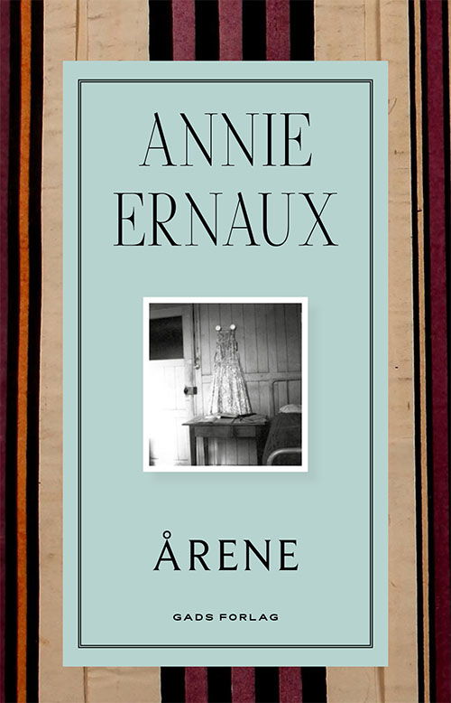 Årene - Annie Ernaux - Livros - Gads Forlag - 9788712062608 - 26 de março de 2021